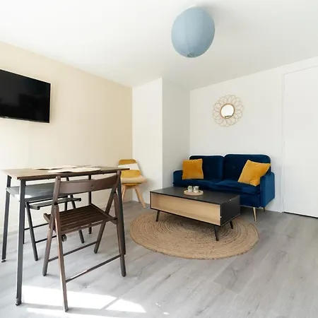 T2 Ideal Deplacement Pro, Entierement Renove Apartment