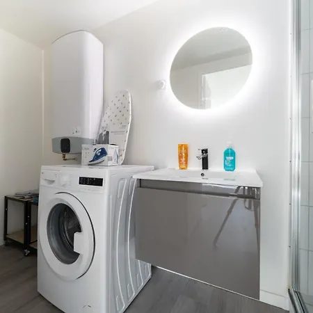T2 Ideal Deplacement Pro, Entierement Renove Apartment *